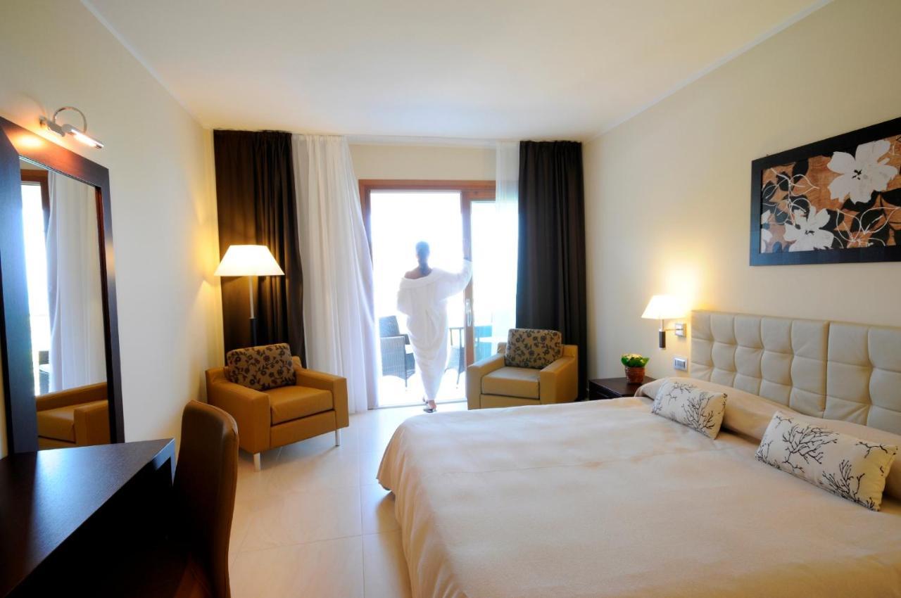 Pugnochiuso Resort Hotel Del Faro Vieste Bagian luar foto
