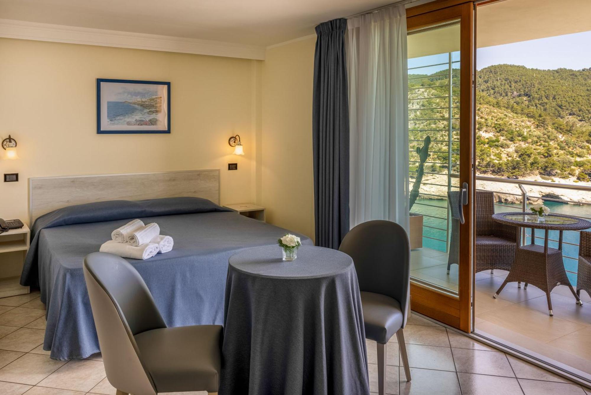 Pugnochiuso Resort Hotel Del Faro Vieste Bagian luar foto