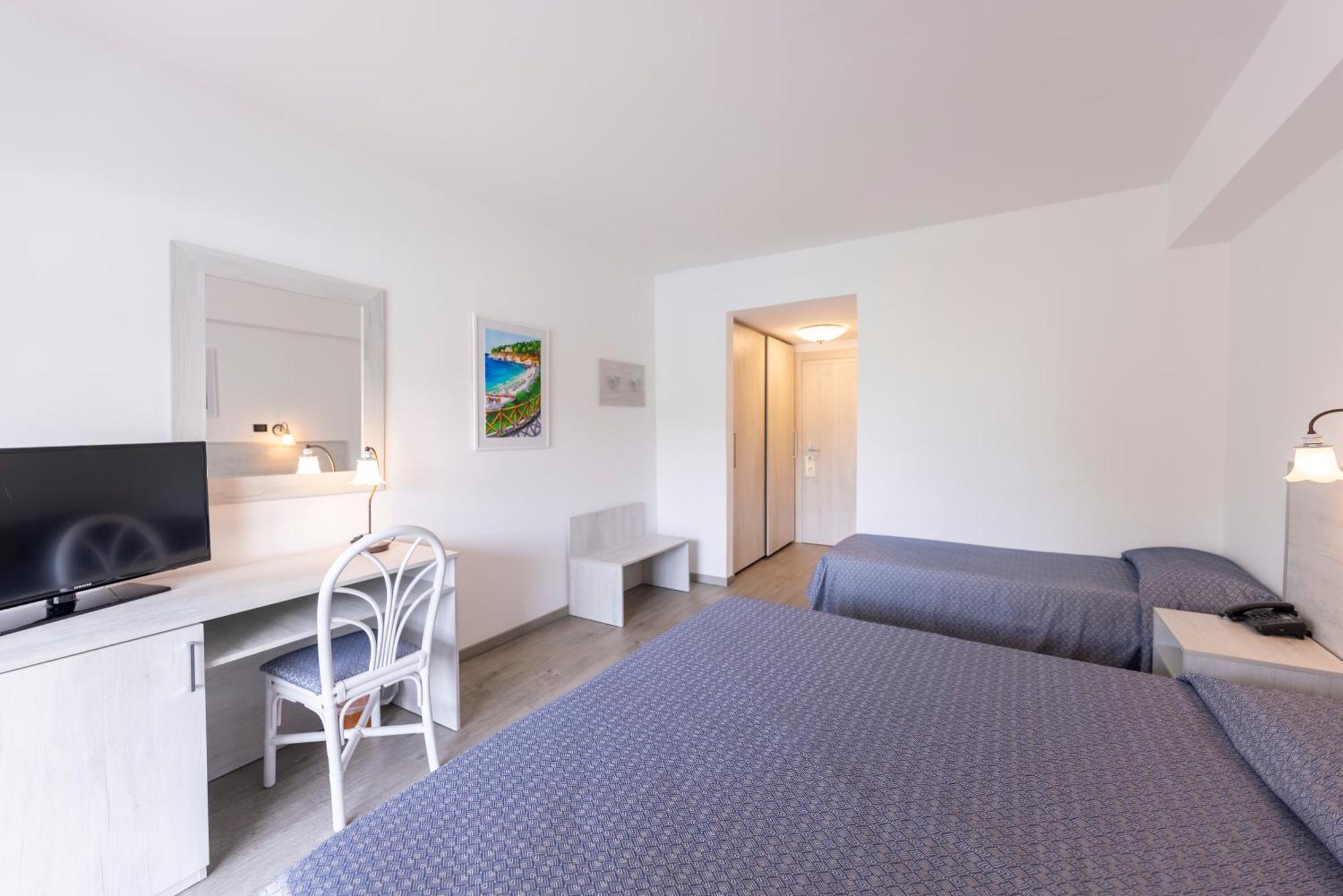 Pugnochiuso Resort Hotel Del Faro Vieste Bagian luar foto