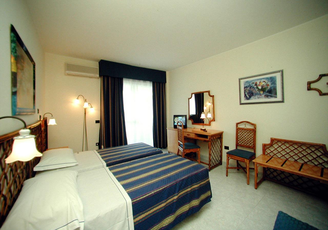 Pugnochiuso Resort Hotel Del Faro Vieste Bagian luar foto